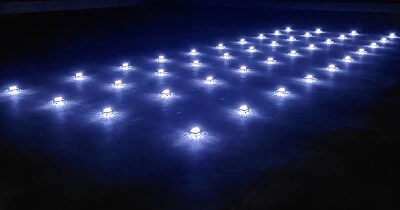 Espetáculo de drones temático com animações luminosas